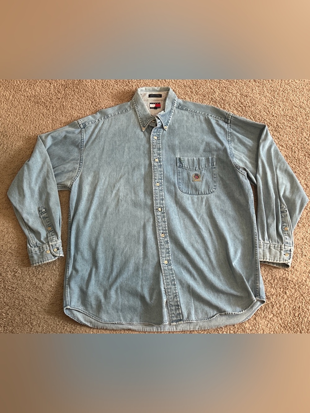 Tommy Hilfiger Vintage Blue Denim Button-Up Shirt Size Large Long Sleeve.